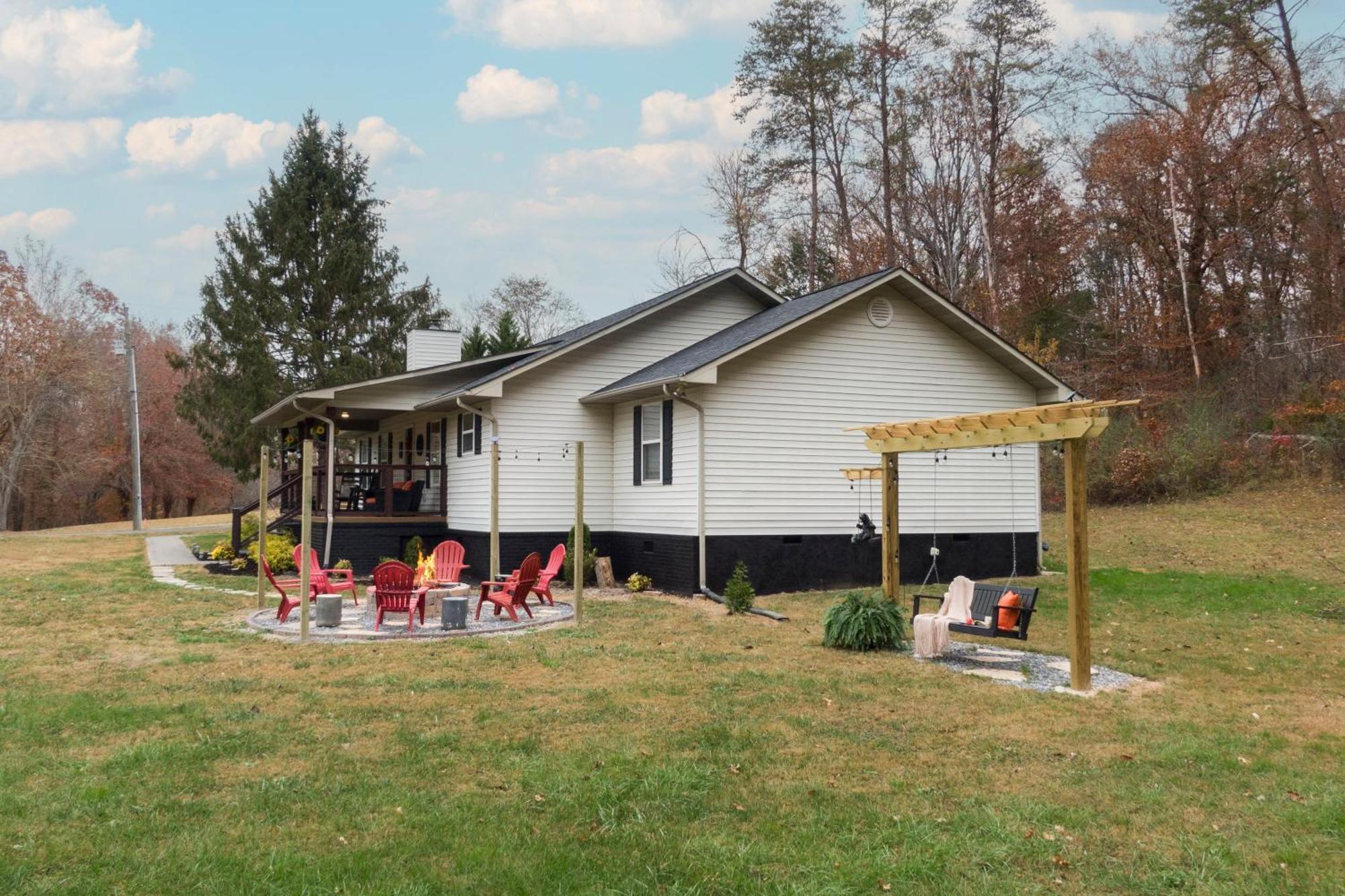 Entertainment Galore! Luxurious Property, Spectacular & Peaceful Setting, Great Location, Close To Major Attractions!! Pigeon Forge Exterior foto